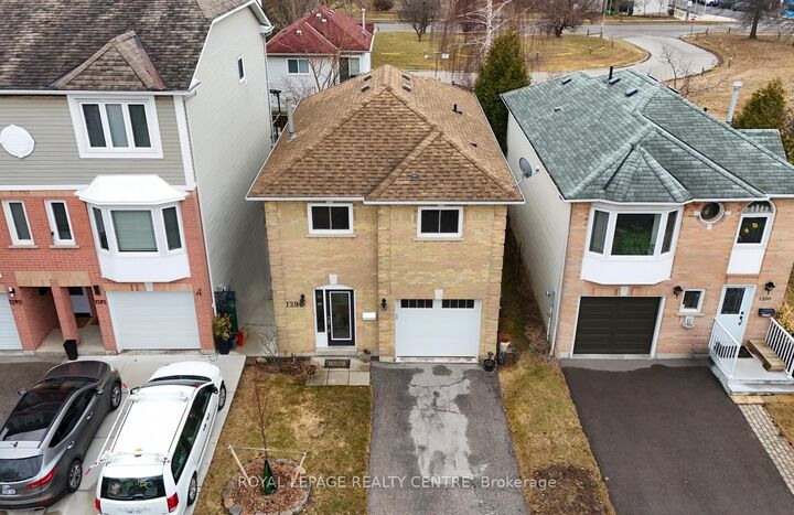 Property Photo:  1296 Woodhill Court  ON L5E 3H1 