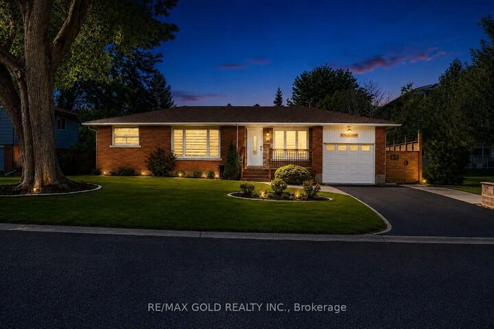 Property Photo:  16 Braden Avenue  ON L3C 2R7 