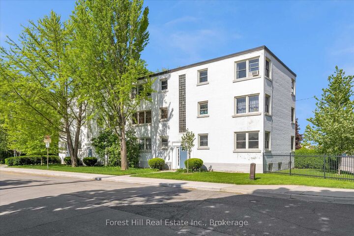 Property Photo:  2 Stroud Road 5  ON L8S 1Z6 