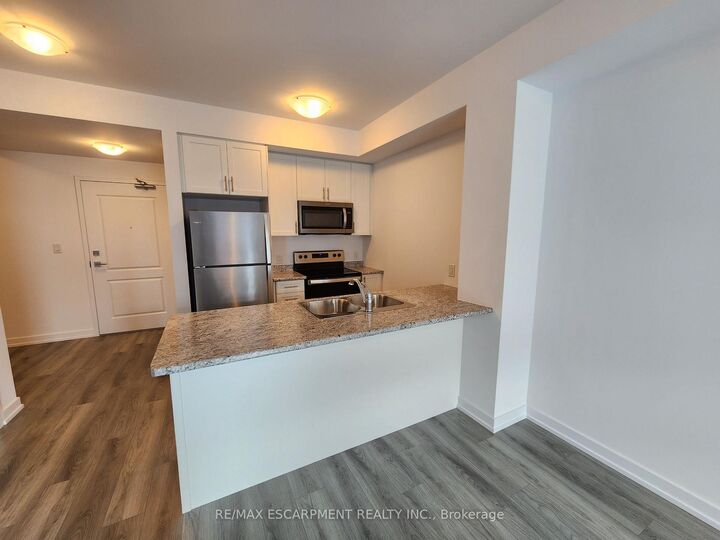 Property Photo:  460 Dundas Street E 714  ON L0R 2H4 