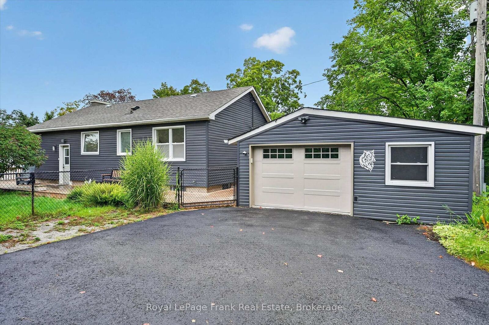Property Photo:  878 Valleyview Drive  ON K9J 6R1 