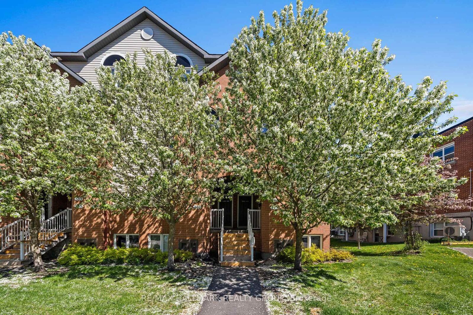 Property Photo:  49 Jardin Private 343  ON K1K 2V8 
