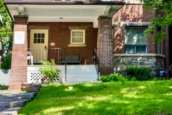 Property Photo:  16 Foxbar Road 2  ON M4V 2G6 