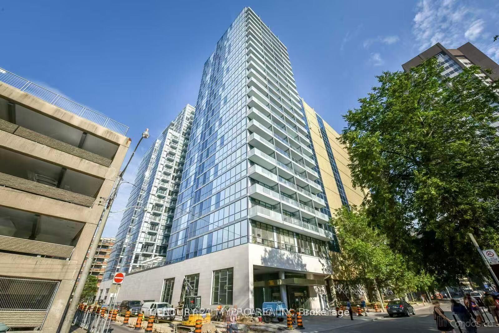 Property Photo:  210 Simcoe Street 1802  ON M5T 0A9 