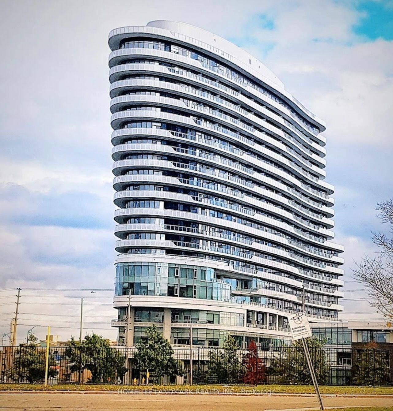 Property Photo:  2520 Eglinton Avenue W 1211  ON L5M 0Y4 