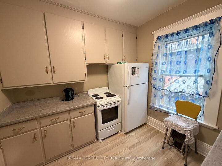 Property Photo:  53 Chatham Street  ON N3T 2N8 