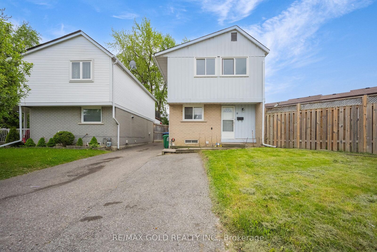 Property Photo:  9 Havenbrook Court  ON L6S 2B4 