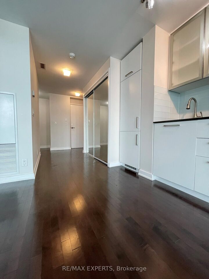Property Photo:  14 York Street 1212  ON M5J 0A9 