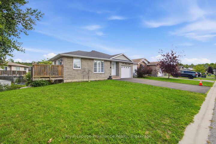 Property Photo:  172 Nicholas Street  ON K8V 6B2 