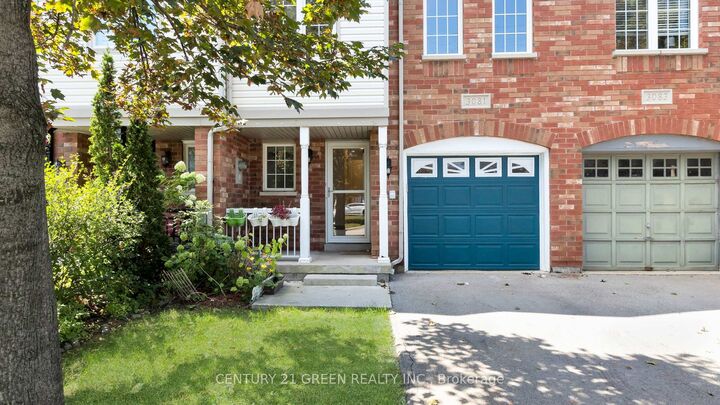 Property Photo:  3081 Hawktail Crescent  ON L5M 6W8 