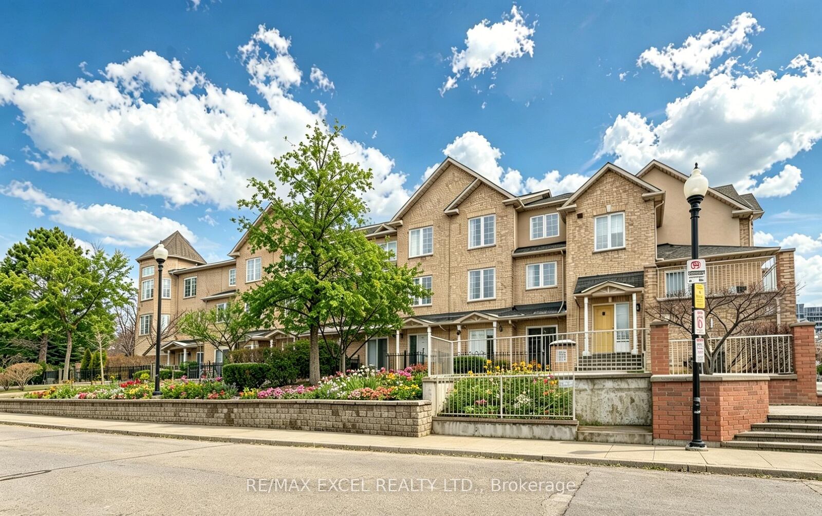 Property Photo:  10 Cox Boulevard 3  ON L3R 4G2 