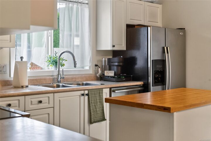 Property Photo:  533 Greenhorn Pl  BC V9G 1R3 