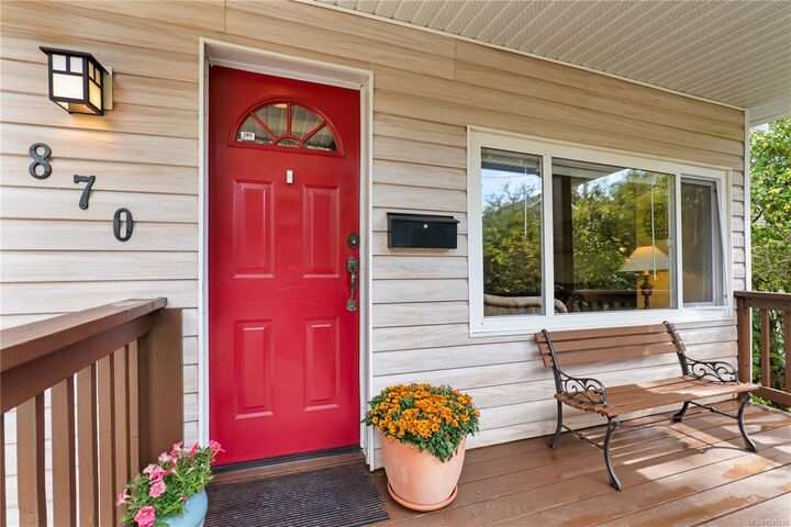 Property Photo:  870 Brett Ave  BC V8X 2Z6 