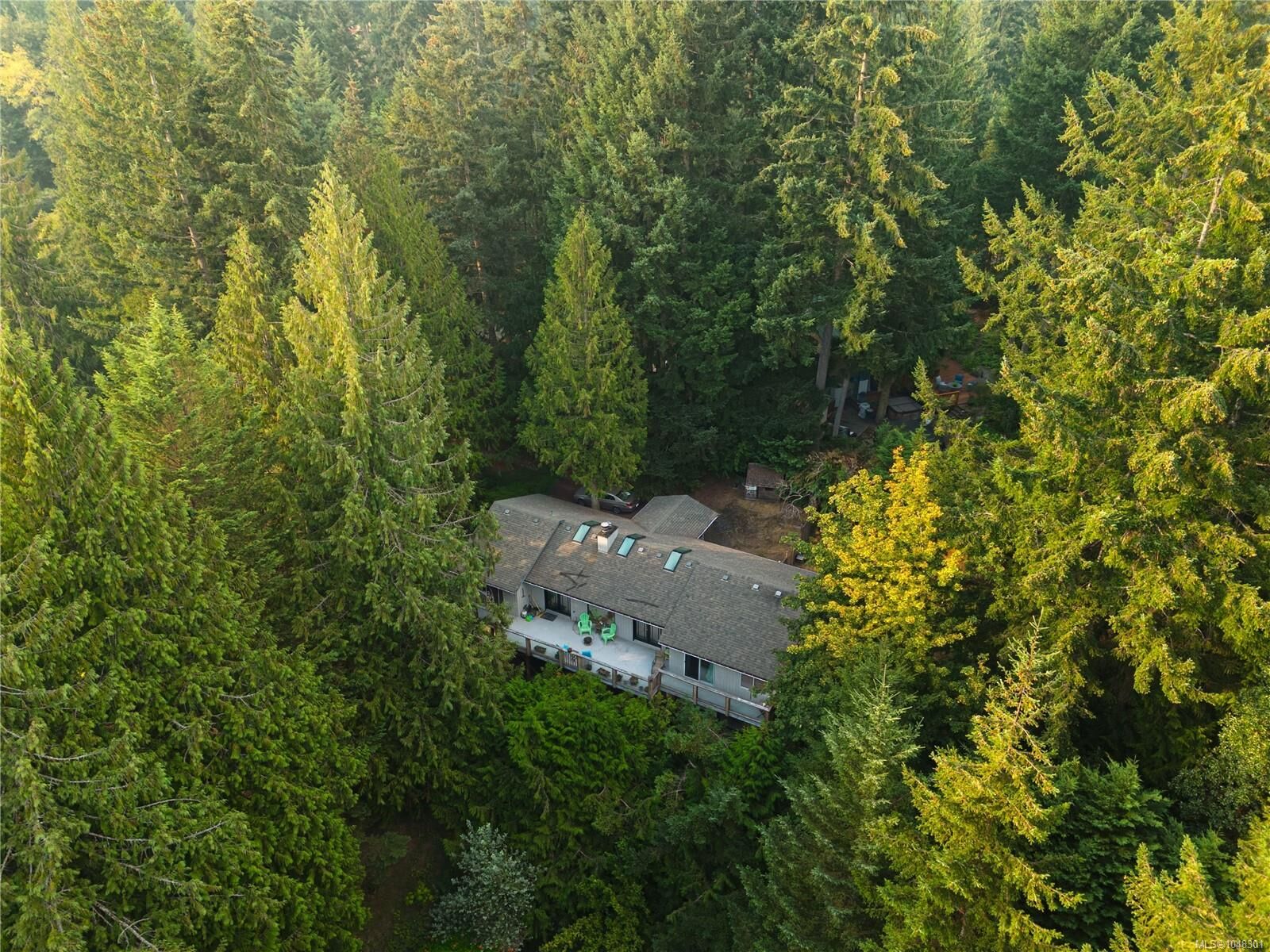 Property Photo:  2344 Damascus Rd  BC V0R 2W1 