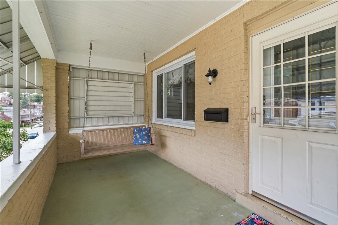 Property Photo:  1129 Woodbourne Ave  PA 15226 