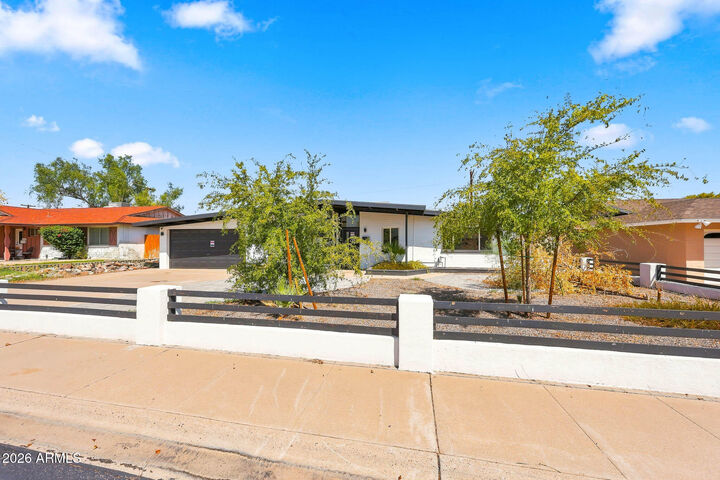 Property Photo: 1637 N Sunset Drive AZ 85288