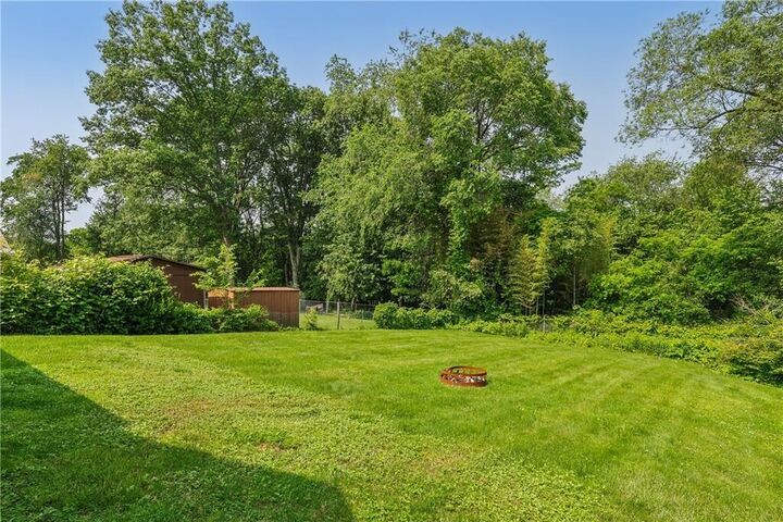 Property Photo:  1913 Glen Rd  PA 15001 
