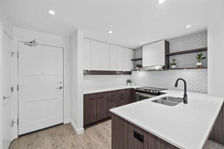 Property Photo:  553 Foster Avenue  BC V3J 0B5 