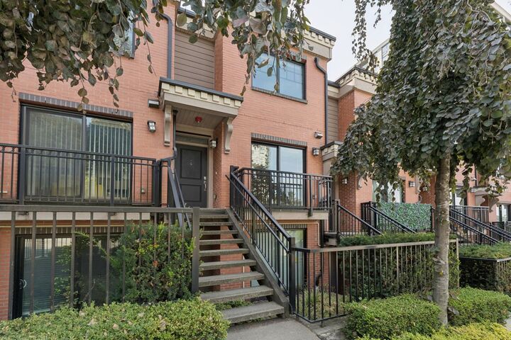 Property Photo:  838 Royal Avenue 4  BC V3M 1J9 
