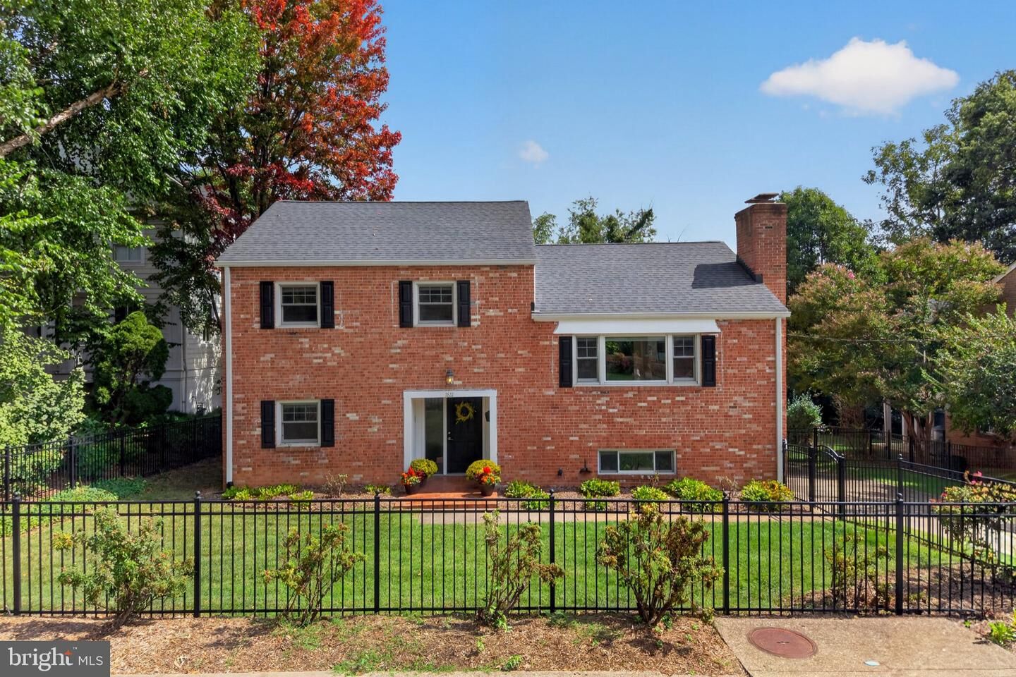 Property Photo: 1811 N Randolph Street VA 22207