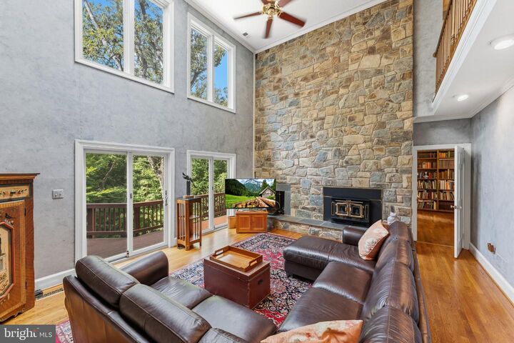 Property Photo: 708 Potomac Knolls Drive VA 22102