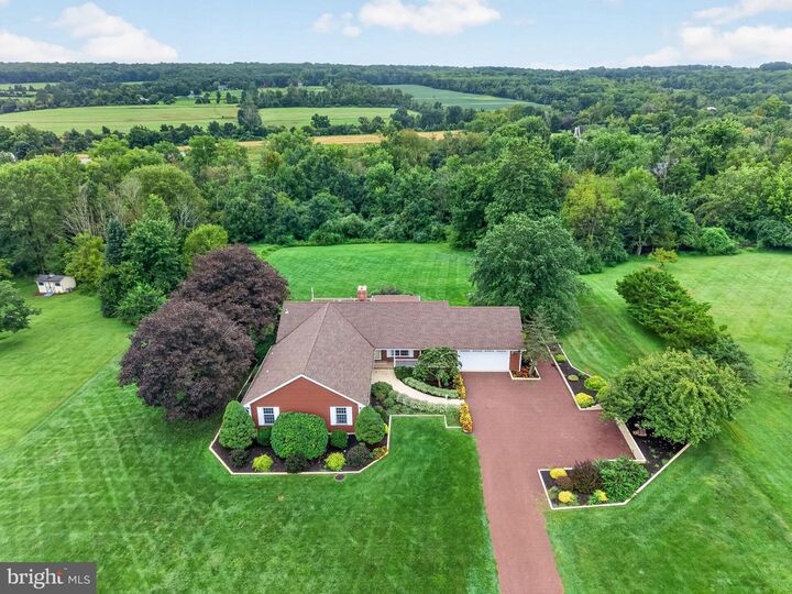 Property Photo:  8 Meadow Lark Way  NJ 08551 