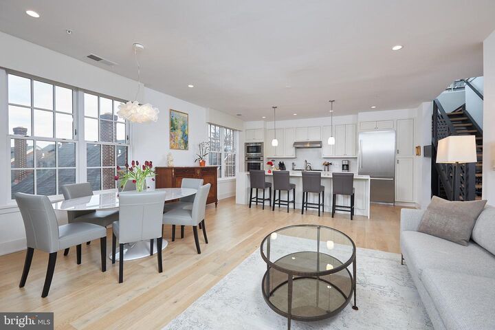 Property Photo:  521 N Washington Street 302  VA 22314 