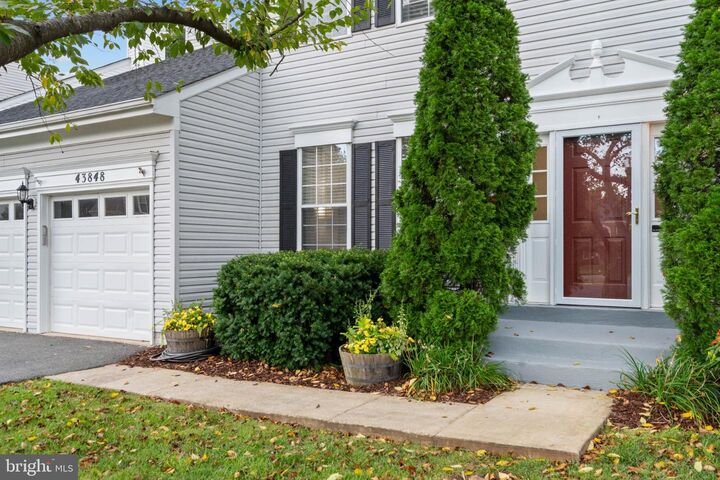 Property Photo:  43848 Glenhazel Drive  VA 20147 
