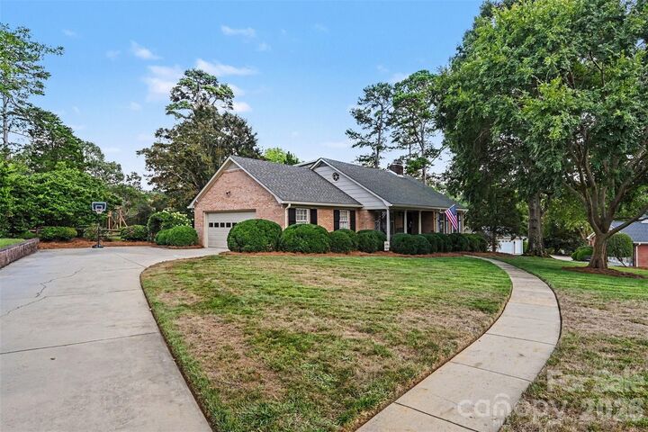 Property Photo:  207 Richmond Road  NC 28144 