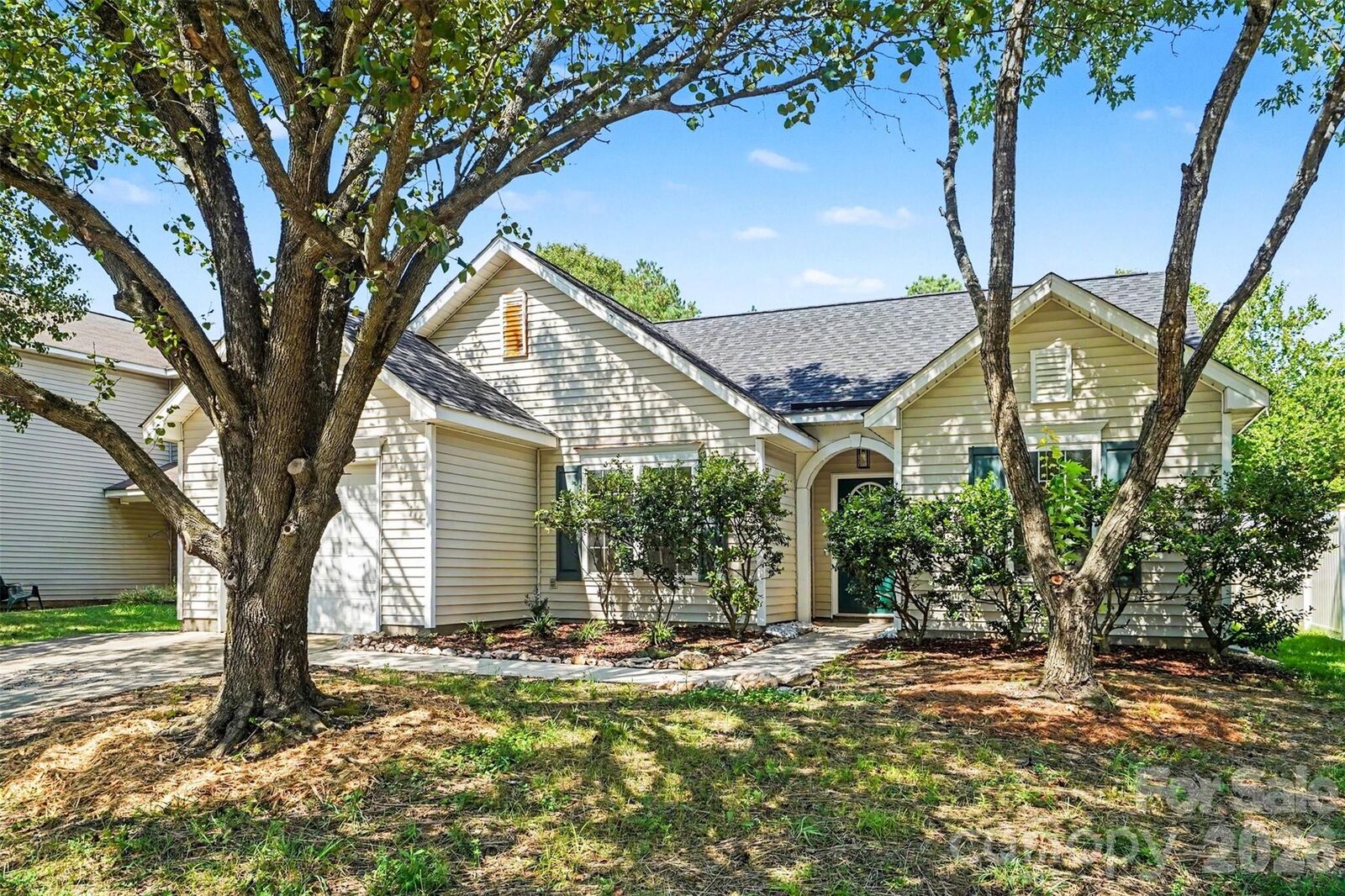 Property Photo:  10424 Green Hedge Avenue  NC 28269 