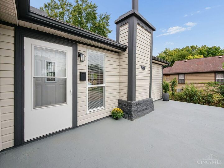 Property Photo:  2171 University Boulevard  OH 45015 