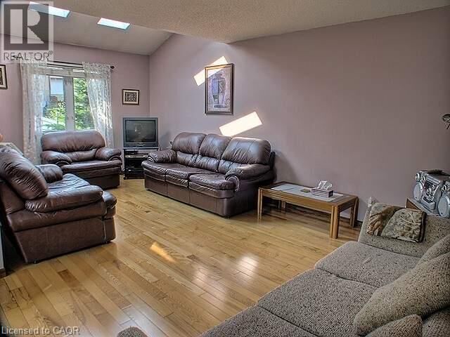 Property Photo: 634 Northeast Pinerow Crescent ON N2T 2K8