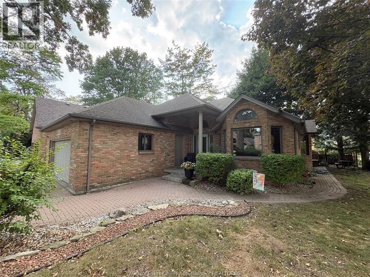 Property Photo:  5871 Bagley Avenue  ON N9H 2K6 