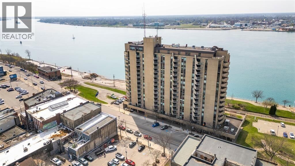 Property Photo:  155 Front Street North 701  ON N7T 7V5 