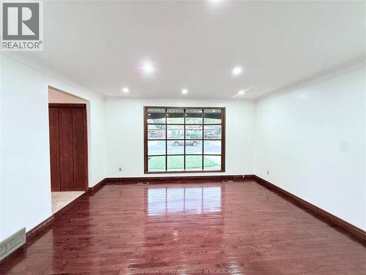 Property Photo:  9495 Beachdale#Upper  ON N8R 1S4 