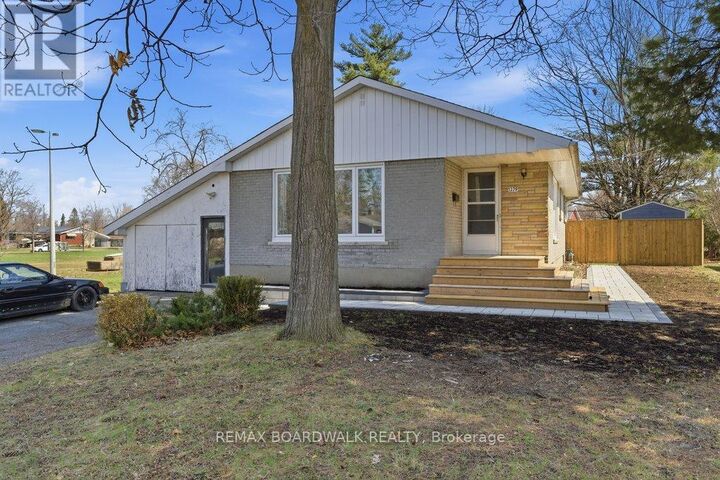 Property Photo:  1279 Adirondack Drive  ON K2C 2V7 