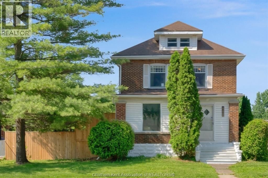 Property Photo: 448 Queen Street ON N7M 2J3