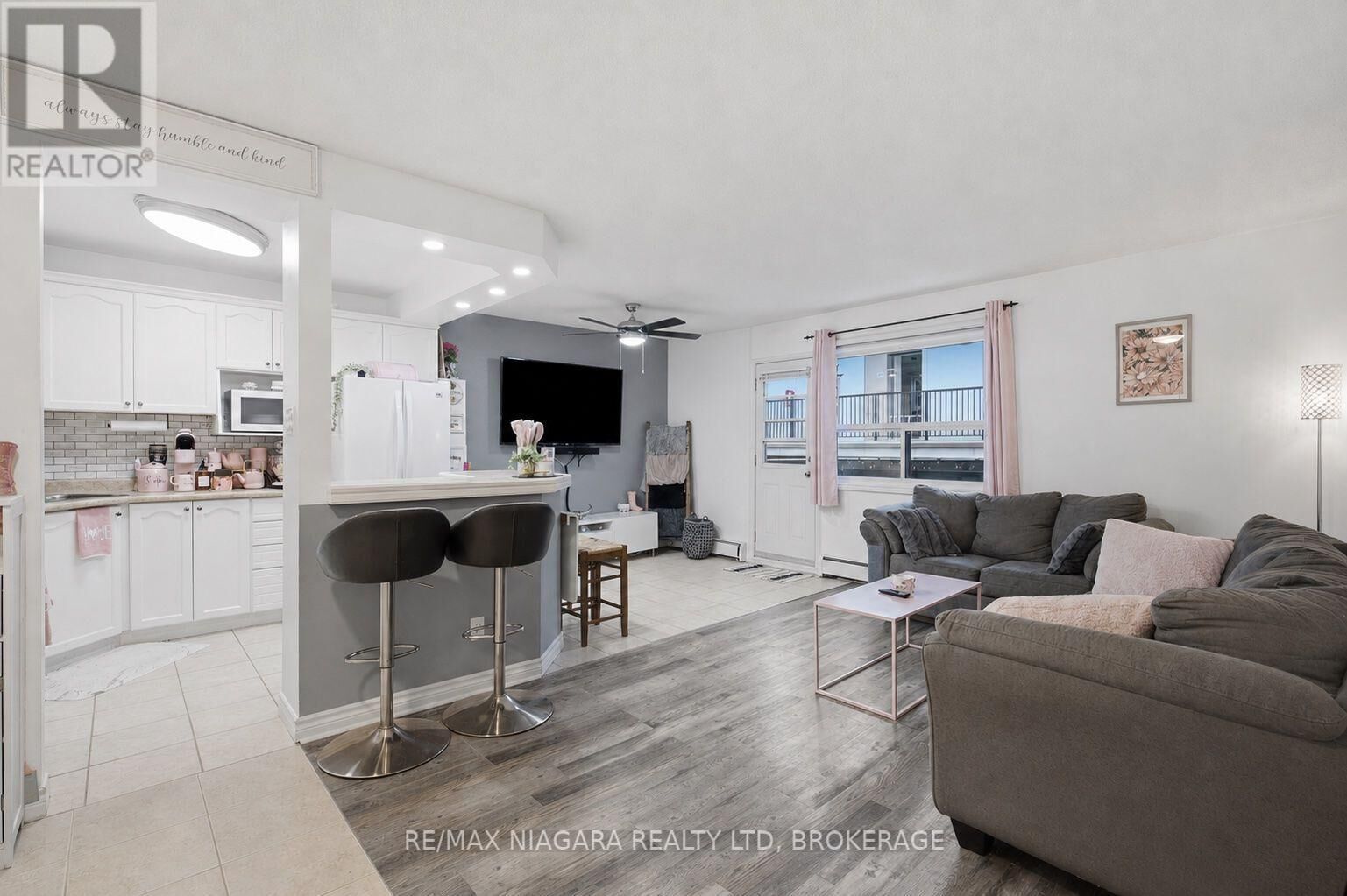 Property Photo:  264 Oakdale Avenue 308  ON L2P 2K4 
