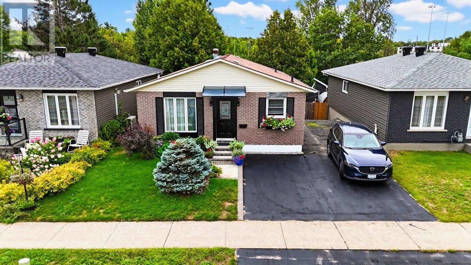 Property Photo:  23 Pearson Dr  ON P5A 2V3 