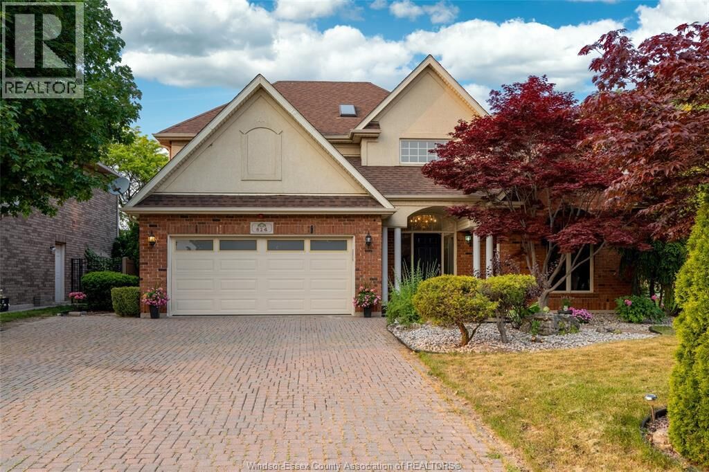 Property Photo:  824 Lake Trail Lower  ON N9G 2M8 