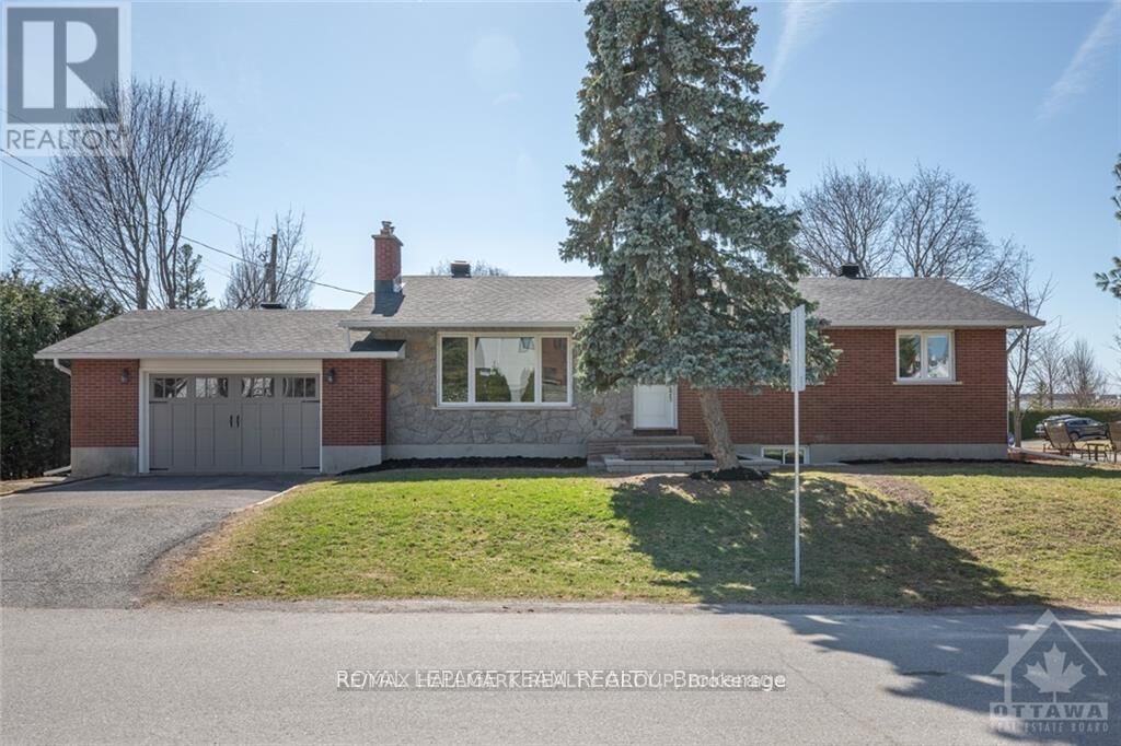 Property Photo:  2 Indian Road  ON K2G 1N4 