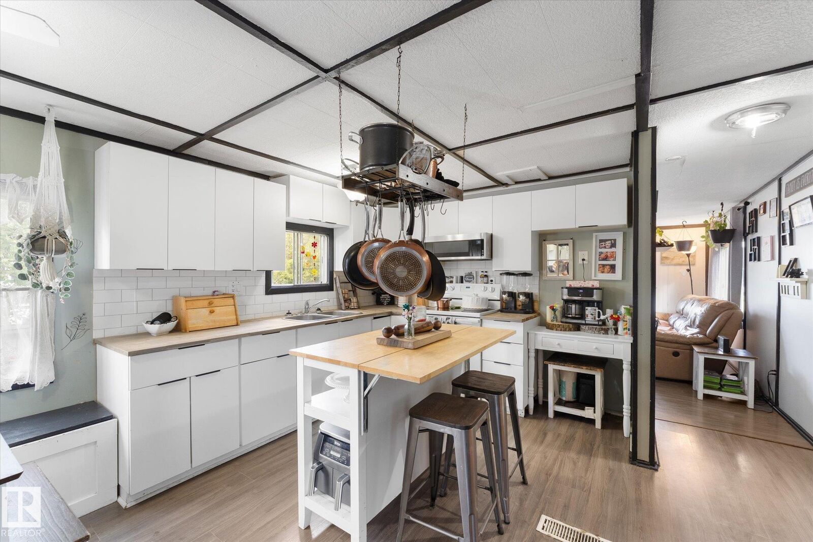 Property Photo: 53222 Range Road 272 511 AB T7X 3P5