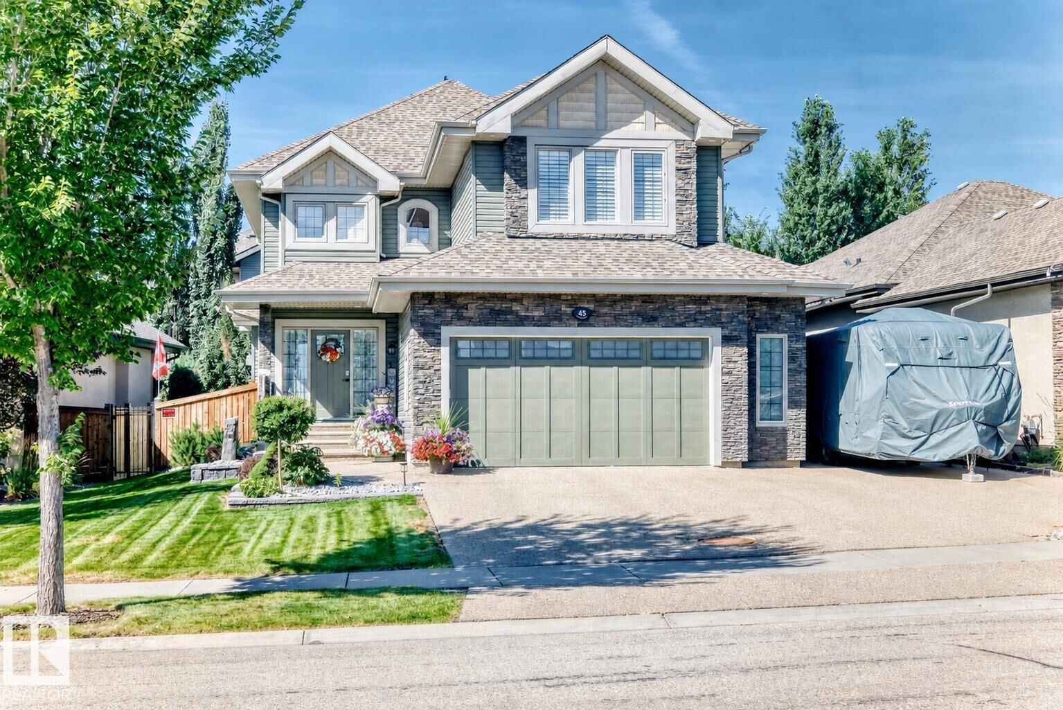 Property Photo:  45 Lacombe Drive  AB T8N 4G8 
