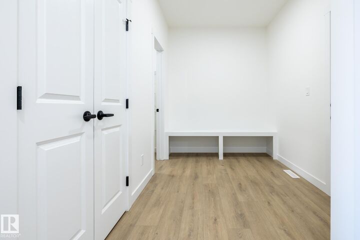 Property Photo:  4562 Chegwin Wynd SW  AB T6W 5M8 