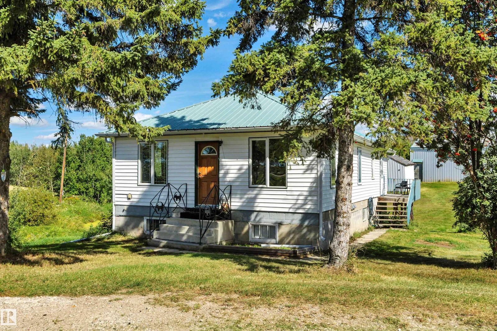 Property Photo:  48409 Rge Rd 233  AB T4X 1X1 