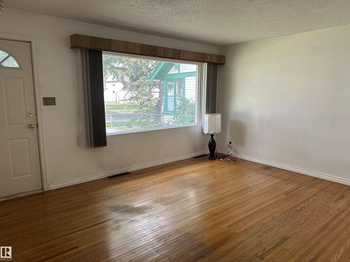 Property Photo:  12936 115 Street NW  AB T5E 5G1 
