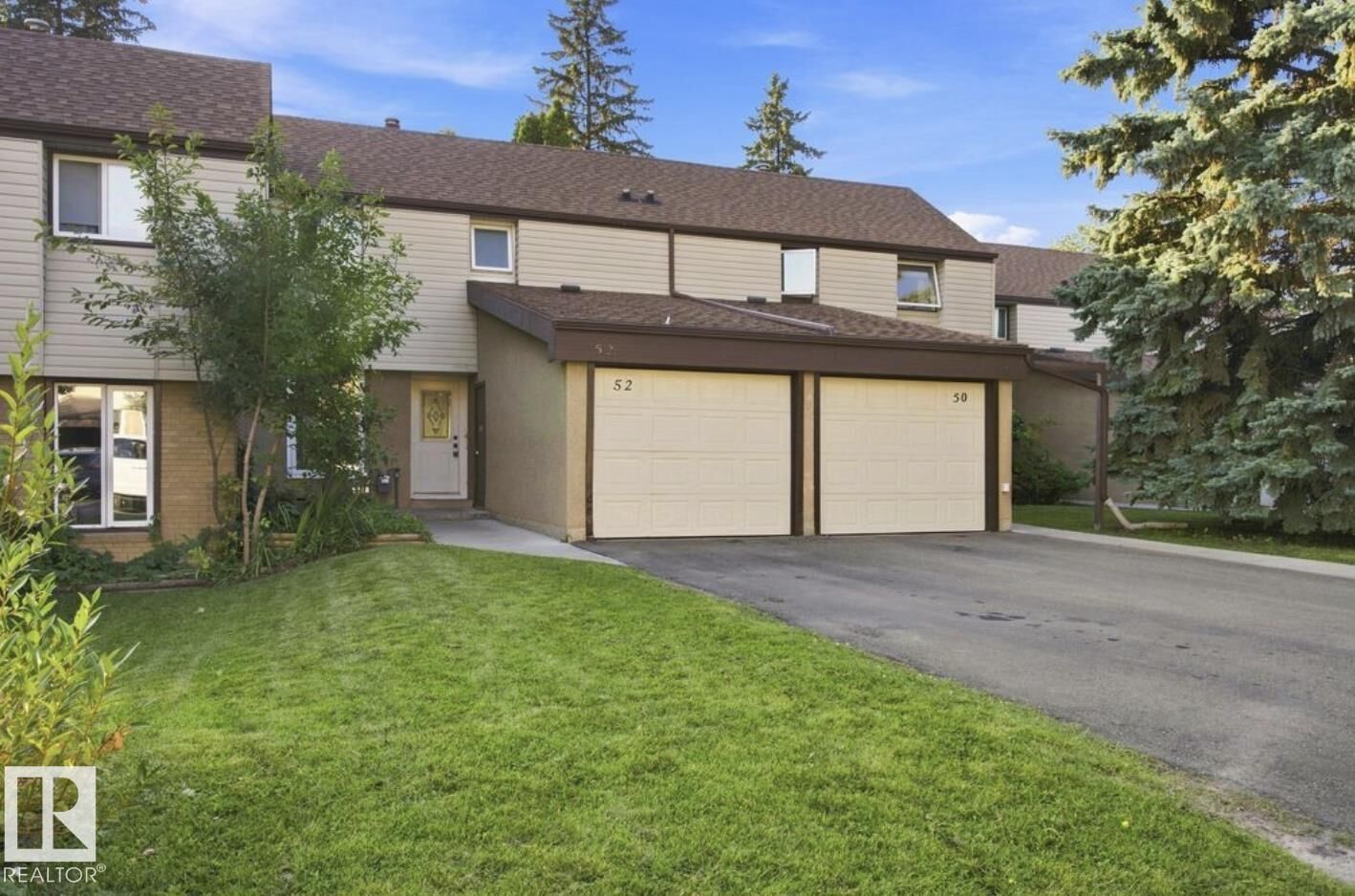 Property Photo:  52 Grandin Village  AB T8N 1R9 