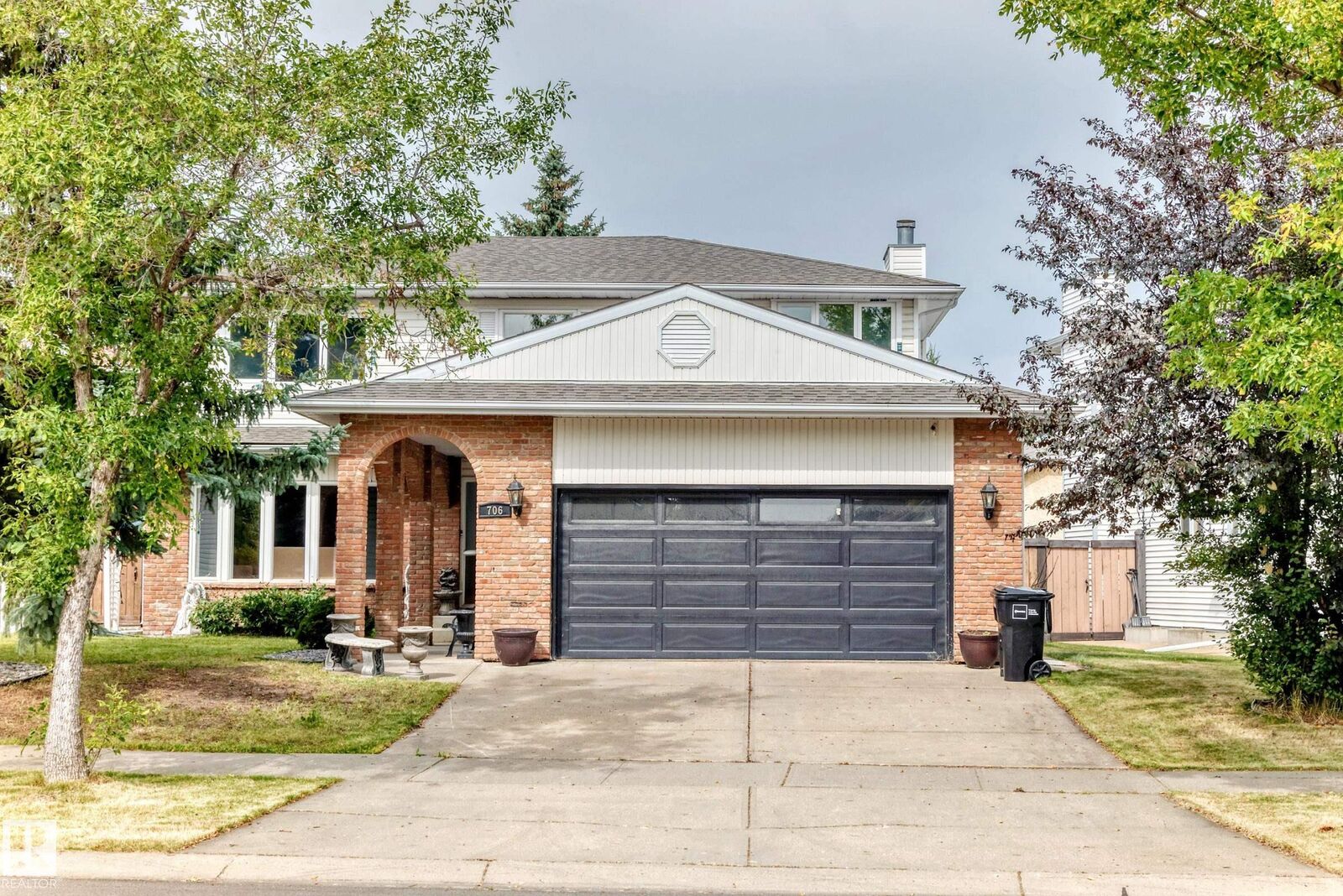 Property Photo:  706 Burley Drive NW  AB T6R 1Y2 