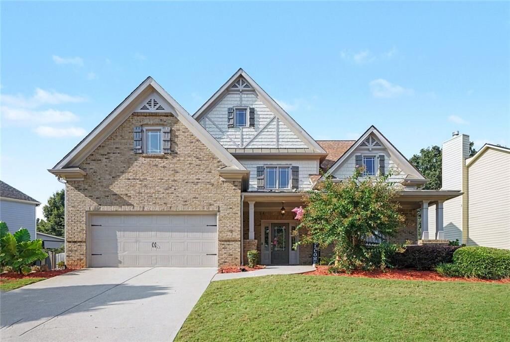 Property Photo: 825 Grand Ivey Place GA 30019