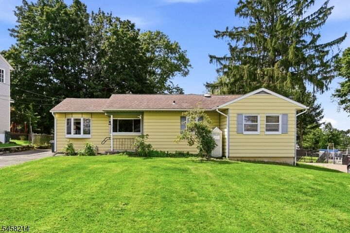 Property Photo:  32 Conestoga Trl  NJ 07871 
